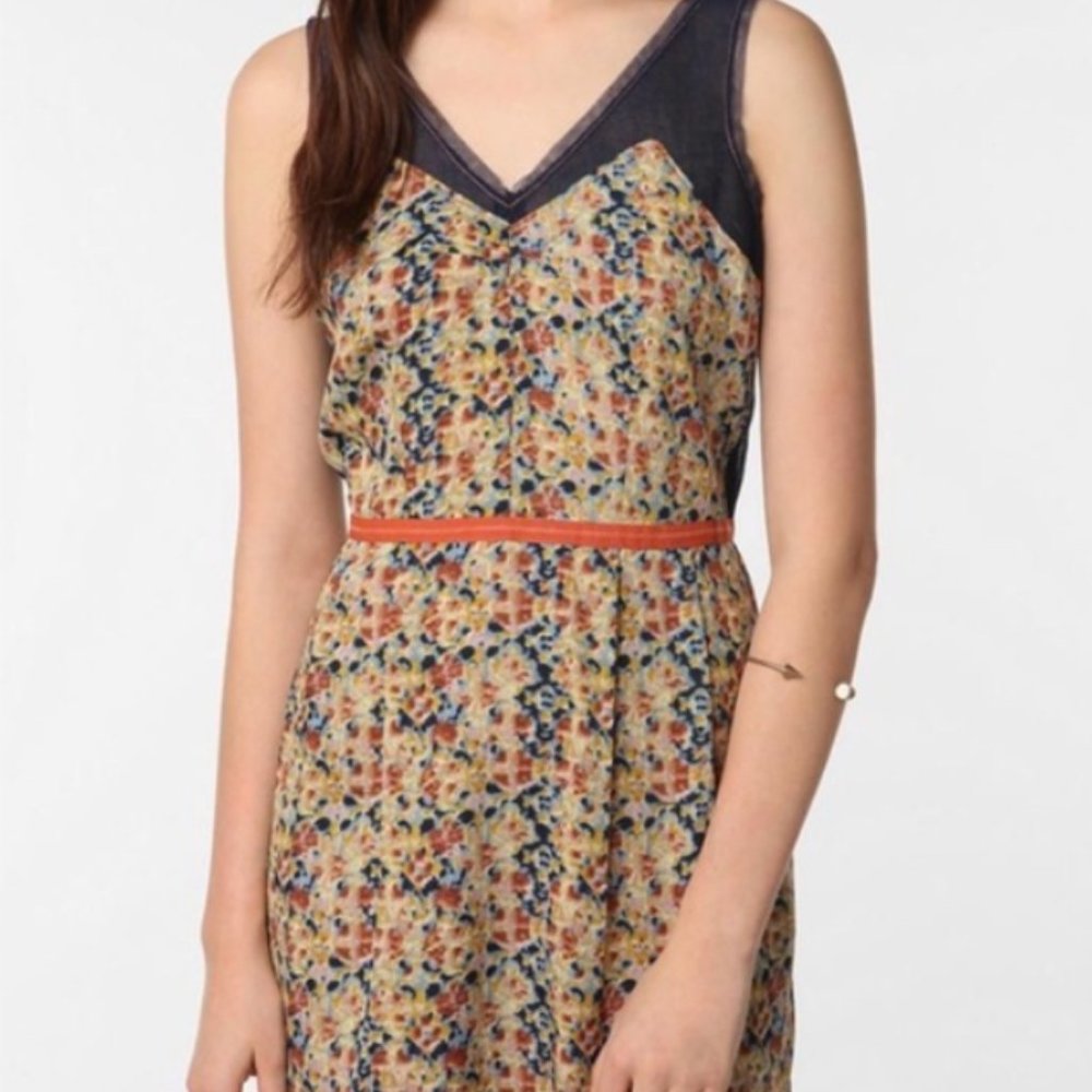 Staring at Stars Mesh Multicolored V Dress Size 0 - Urban Outfitters